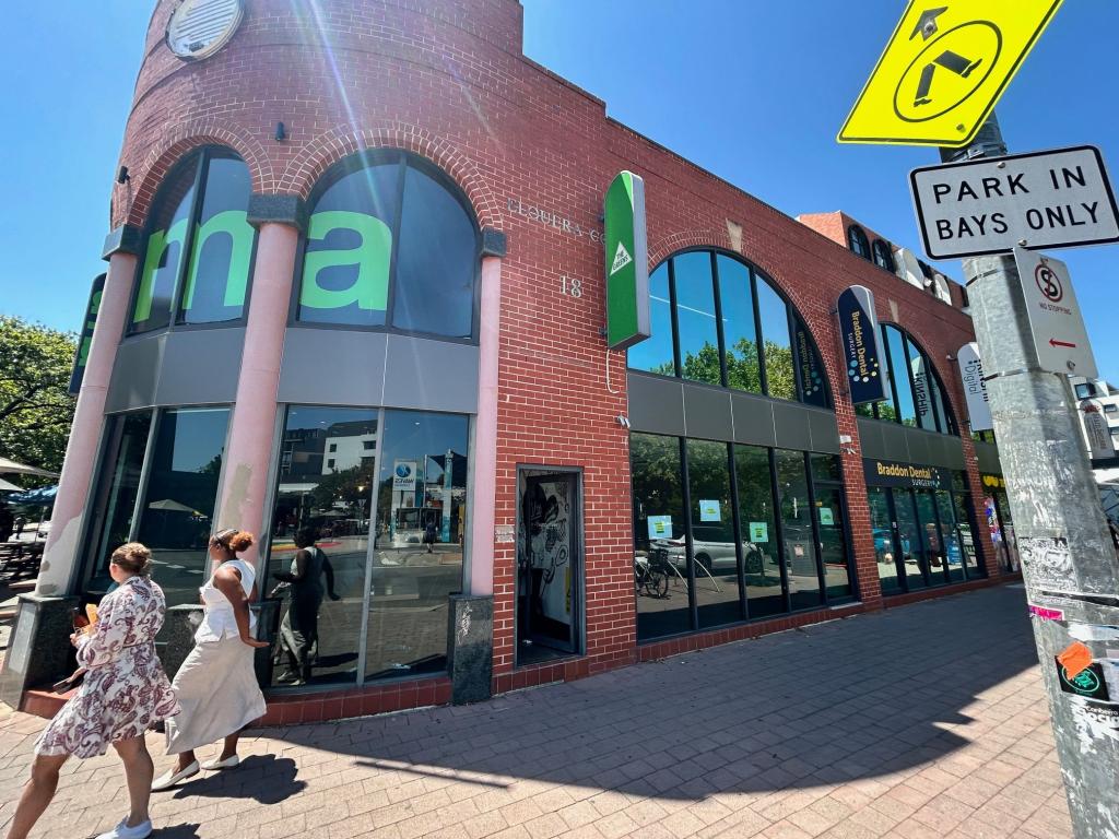 2/18 LONSDALE ST, BRADDON, ACT 2612