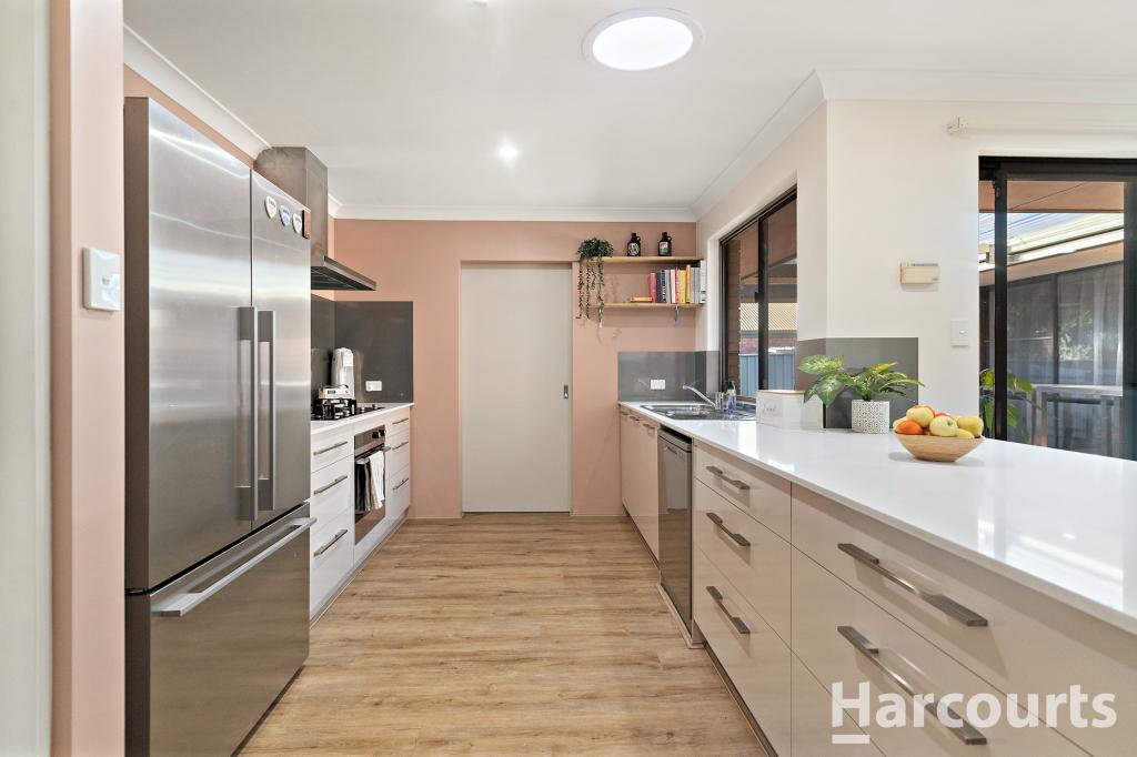 3 Wisteria Gdns, Halls Head, WA 6210