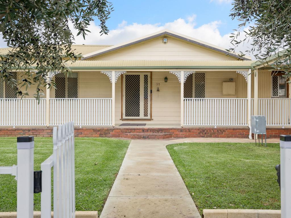 31 Station St, Cannington, WA 6107