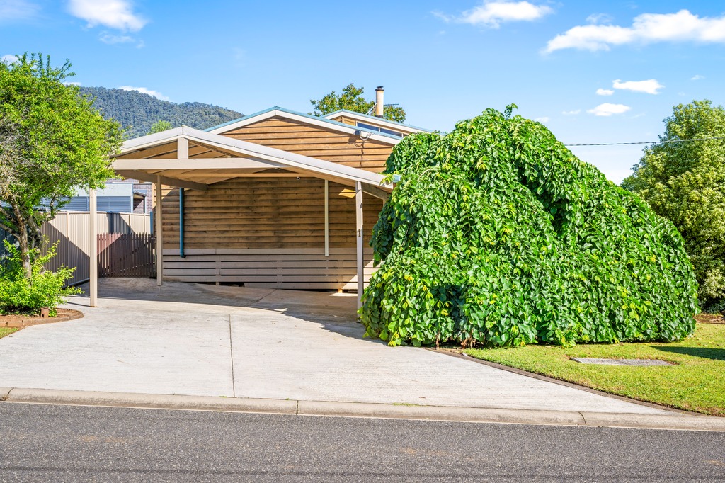 1 Wonnangatta Ave, Tawonga South, VIC 3698