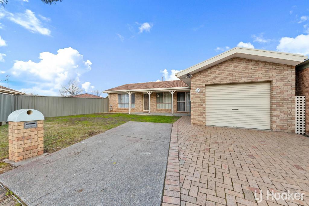 27 Murrung Cres, Ngunnawal, ACT 2913