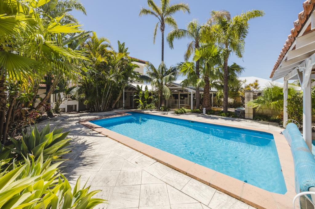 4 COORONG PL, KALLAROO, WA 6025