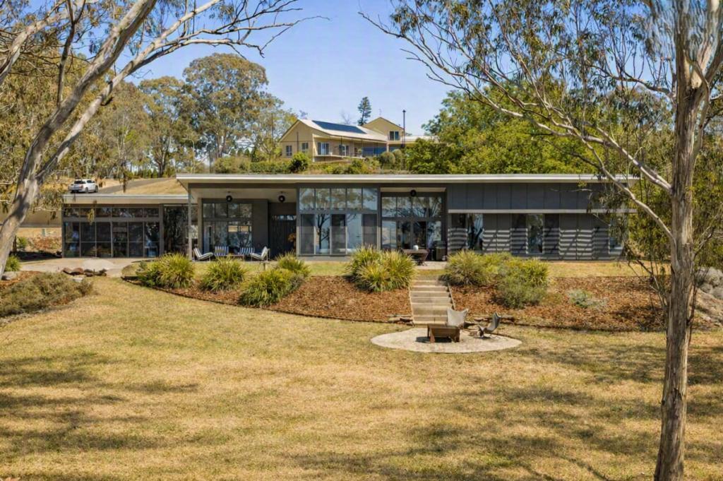 1 Bramwell St, Middle Ridge, QLD 4350
