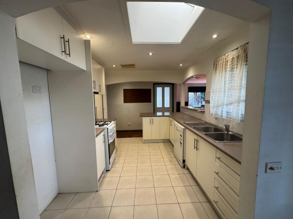 4 Lavarack St, Melton South, VIC 3338