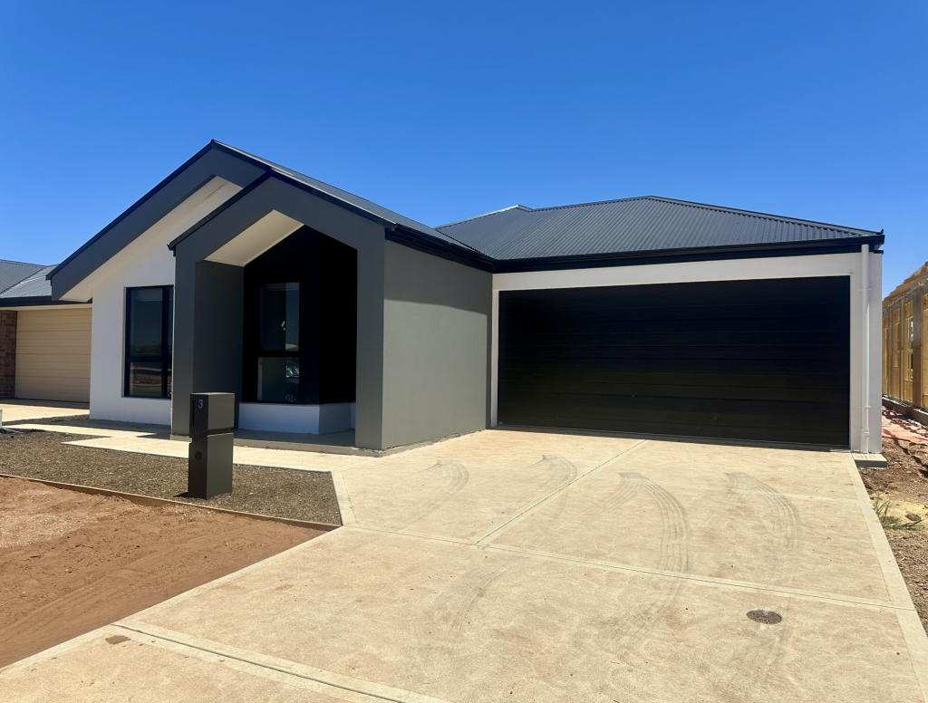 3 CORNWALL ST, MUNNO PARA DOWNS, SA 5115