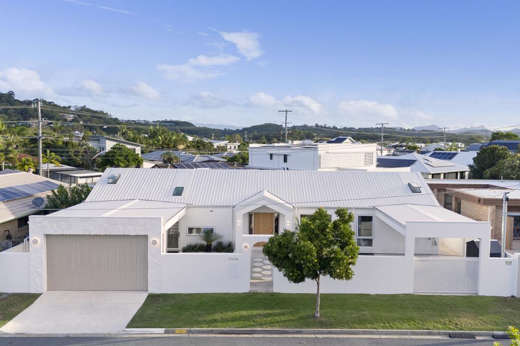 4 Curlew Cres, Burleigh Waters, QLD 4220