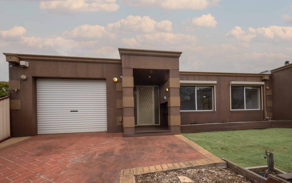 13 Garonne Cct, Roxburgh Park, VIC 3064