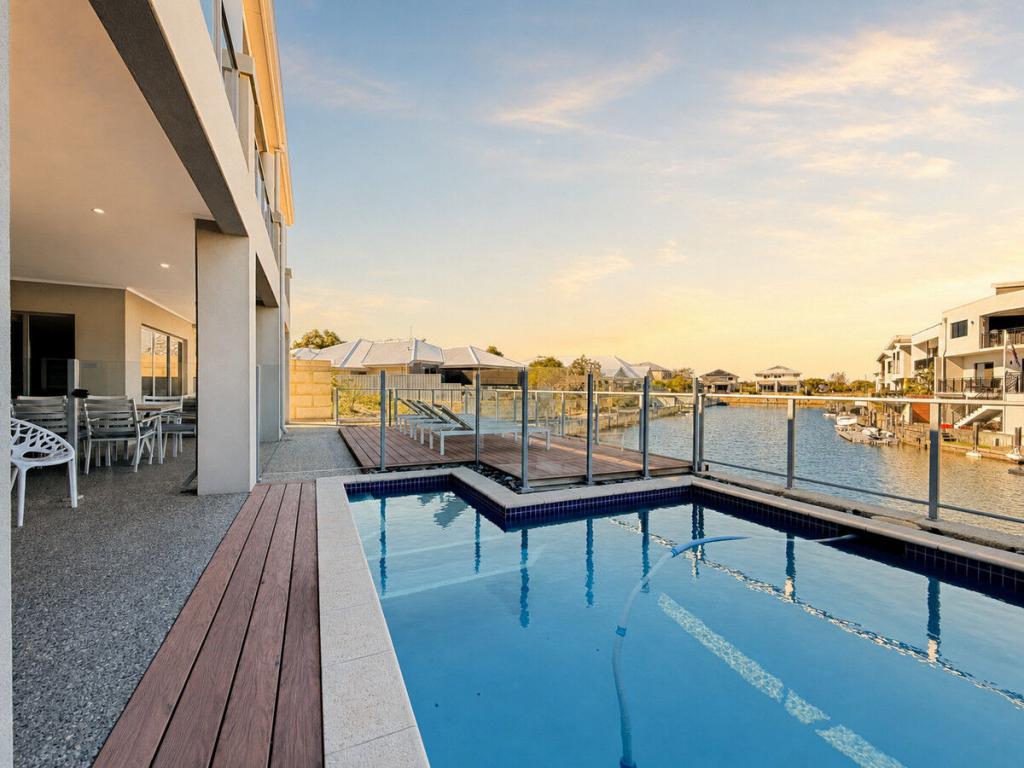 103 Queen Pde, Wannanup, WA 6210