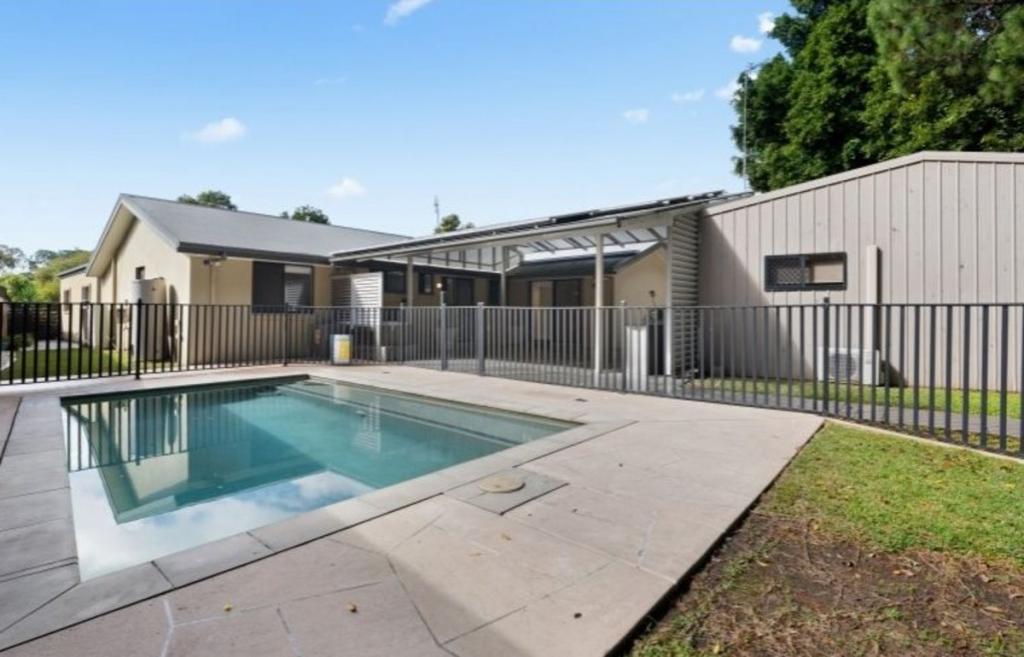6 Nalya Ct, Mermaid Waters, QLD 4218