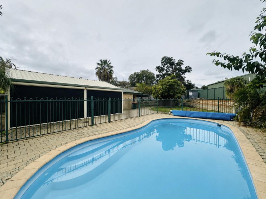 14 Burrows Pl, Parmelia, WA 6167
