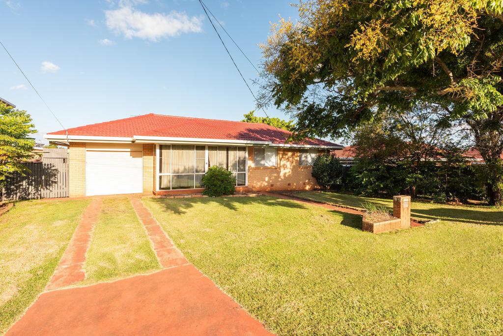 12 Robyn St, Centenary Heights, QLD 4350