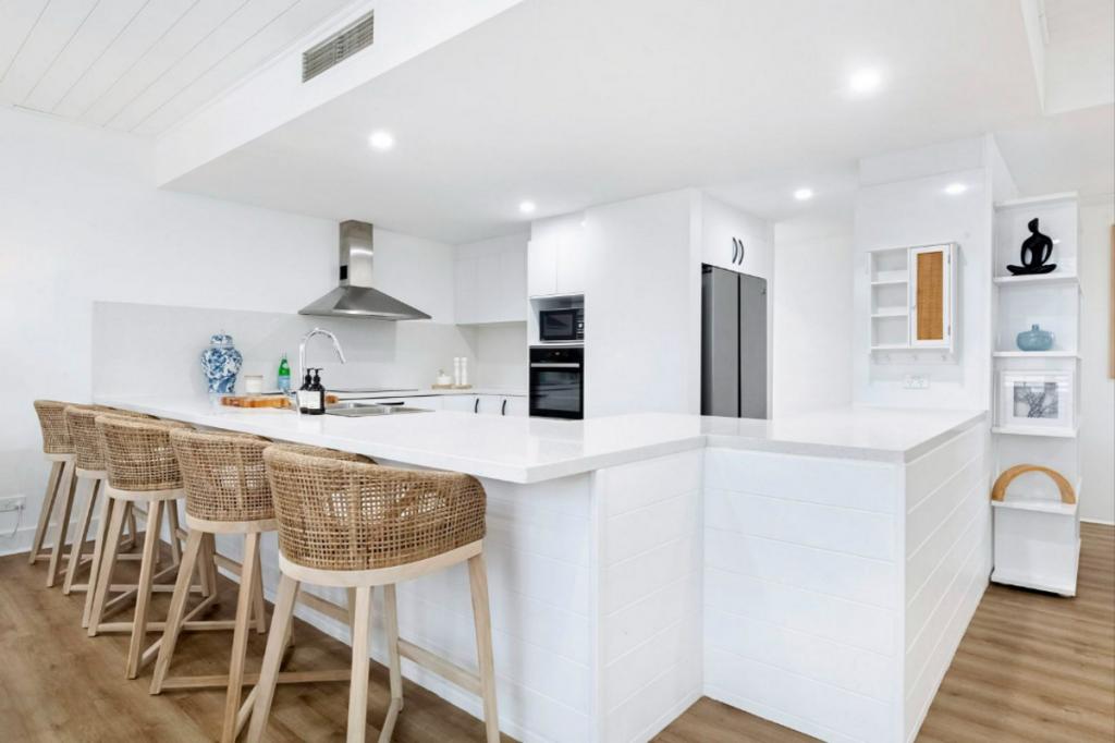 1/196b Hedges Ave, Mermaid Beach, QLD 4218