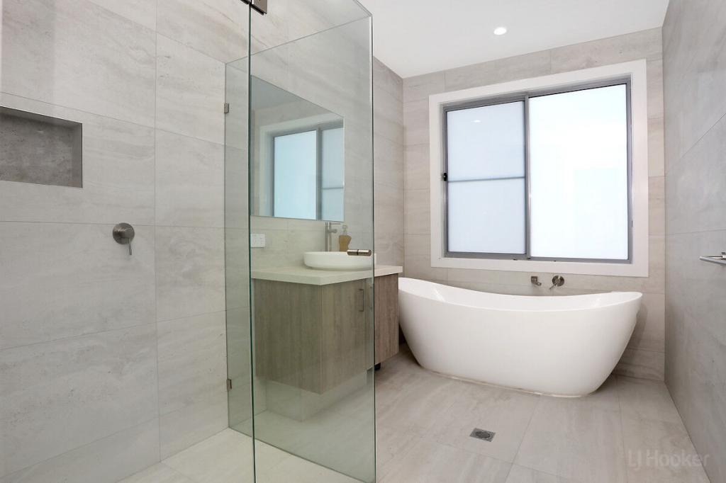 2/49 Milton Ave, Paradise Point, QLD 4216