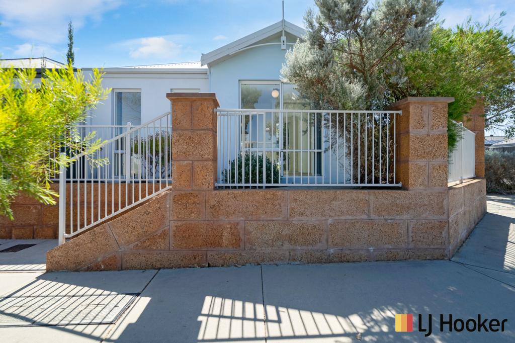 66 Bauer Cir, Banksia Grove, WA 6031