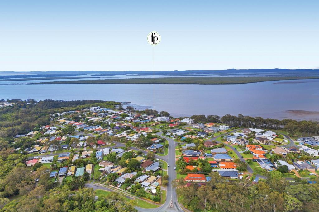 2 OAKLAND AVE, REDLAND BAY, QLD 4165