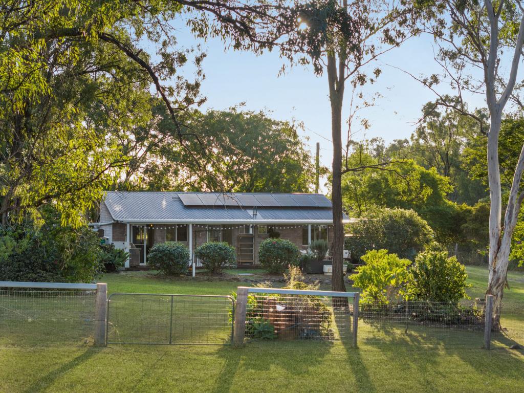 19 Highland Gr, Kensington Grove, QLD 4341