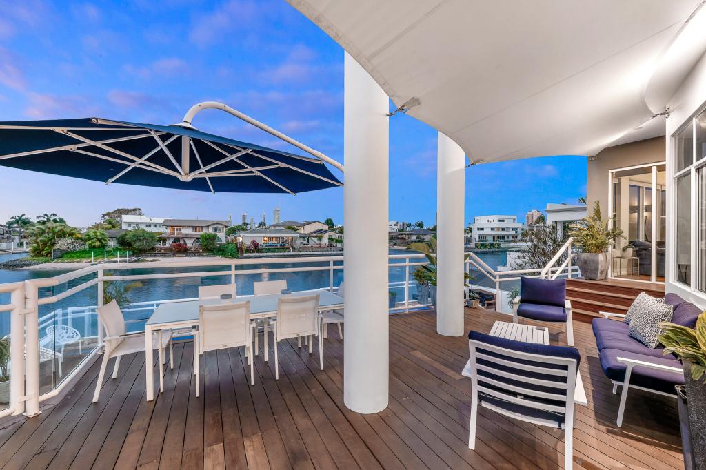 52 Clear Island Rd, Broadbeach Waters, QLD 4218