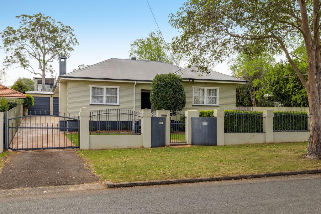 37 Geoffrey St, Mount Lofty, QLD 4350