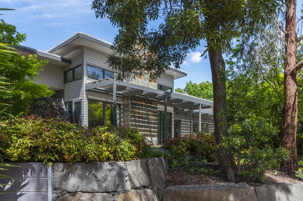 17 Canterbury Rd, Macedon, VIC 3440