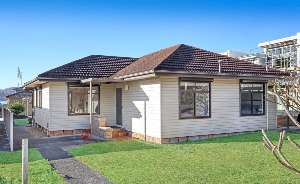 23 Kurrawa Ave, Point Clare, NSW 2250