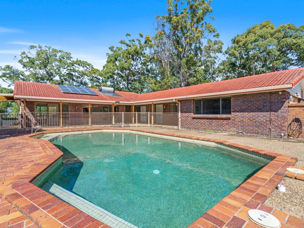 12 BINALONG DR, ASHMORE, QLD 4214