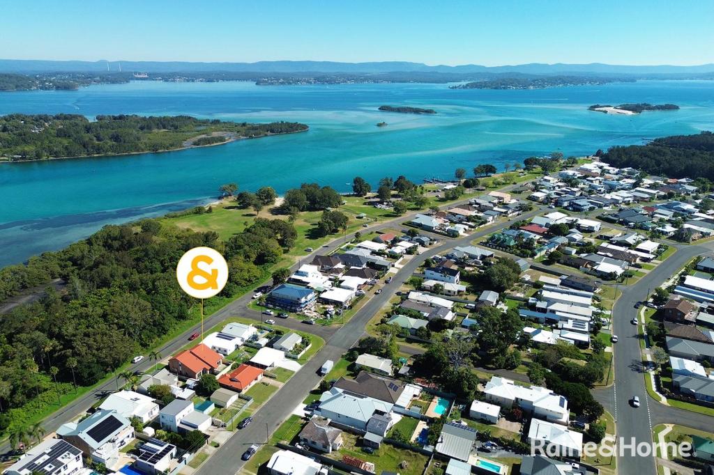 1/64 Lakeview Pde, Pelican, NSW 2281