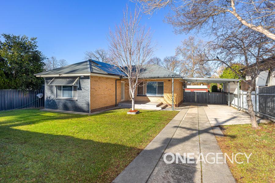 6 STANLEY ST, KOORINGAL, NSW 2650