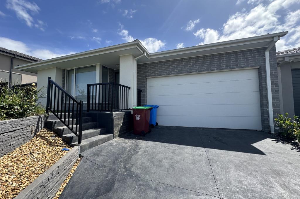 32 Vermillion Dr, Clyde North, VIC 3978