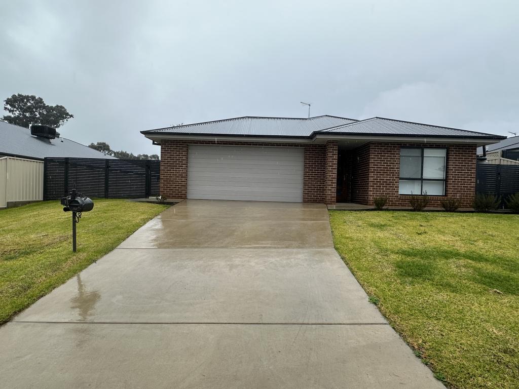 11 Weeden Pl, Tumut, NSW 2720