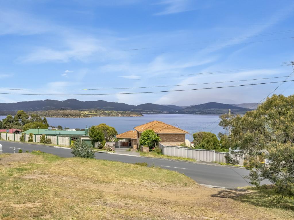 45 Penna Rd, Midway Point, TAS 7171