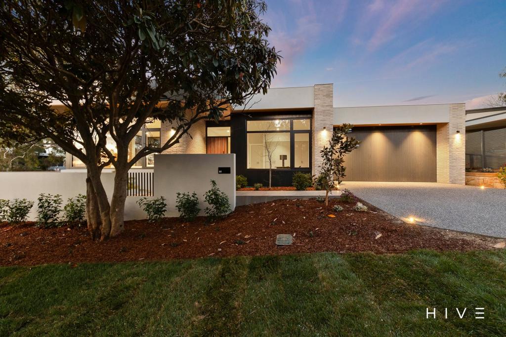 61 STONEHAVEN CRES, DEAKIN, ACT 2600