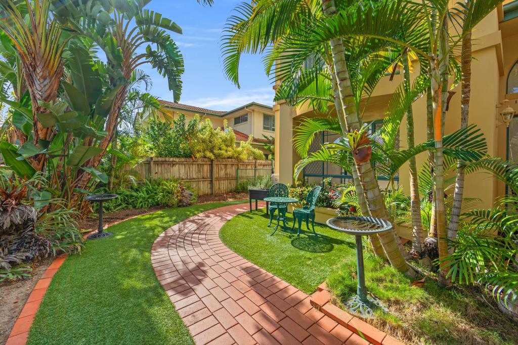 1/129 Bayview St, Runaway Bay, QLD 4216