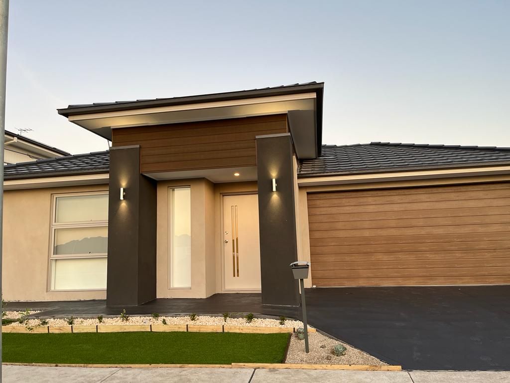 60 Spectrum Cres, Clyde North, VIC 3978