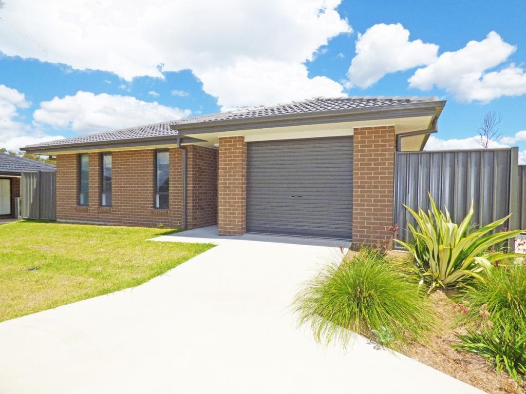 2/10 Martin Cres, Junction Hill, NSW 2460