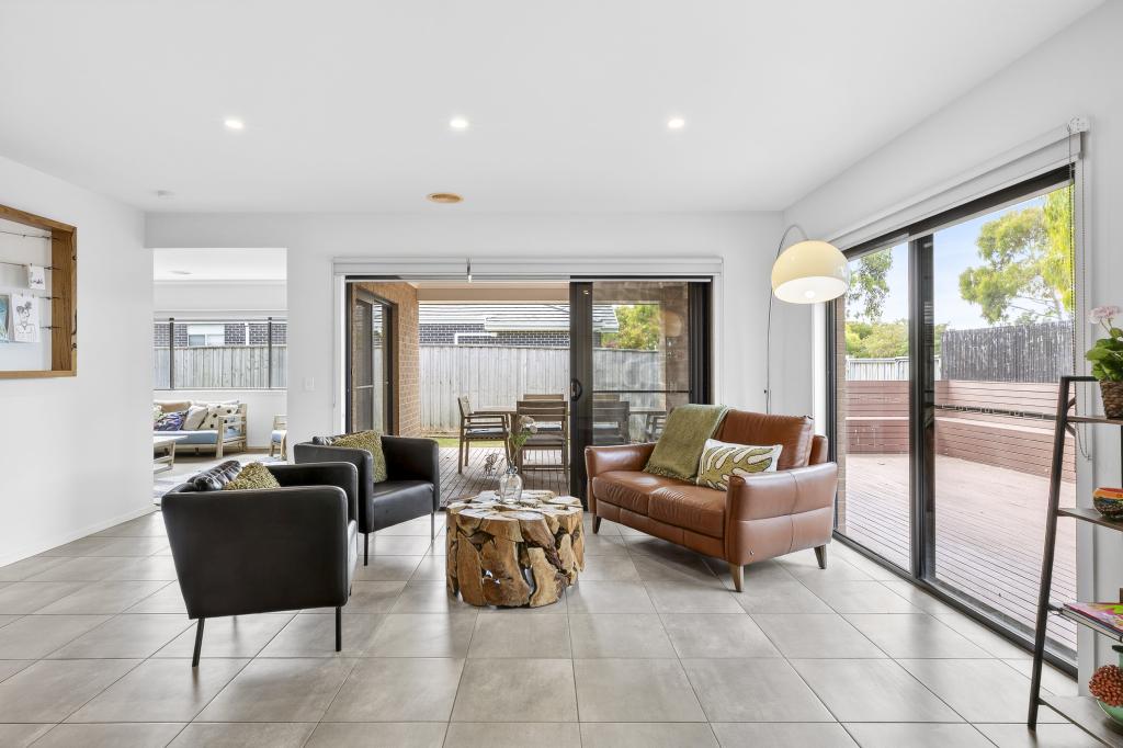 10 BLUE MALLEE DR, OCEAN GROVE, VIC 3226