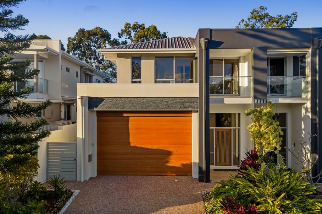 8002a Vista Dr, Benowa, QLD 4217