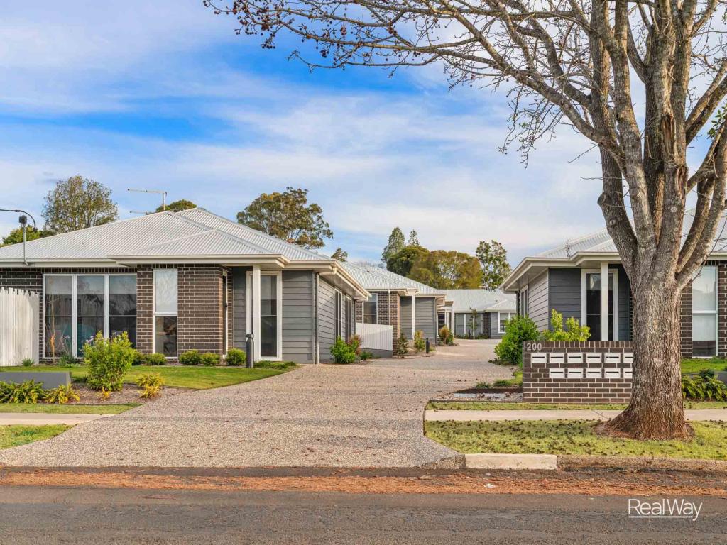 10/200 JELLICOE ST, NEWTOWN, QLD 4350