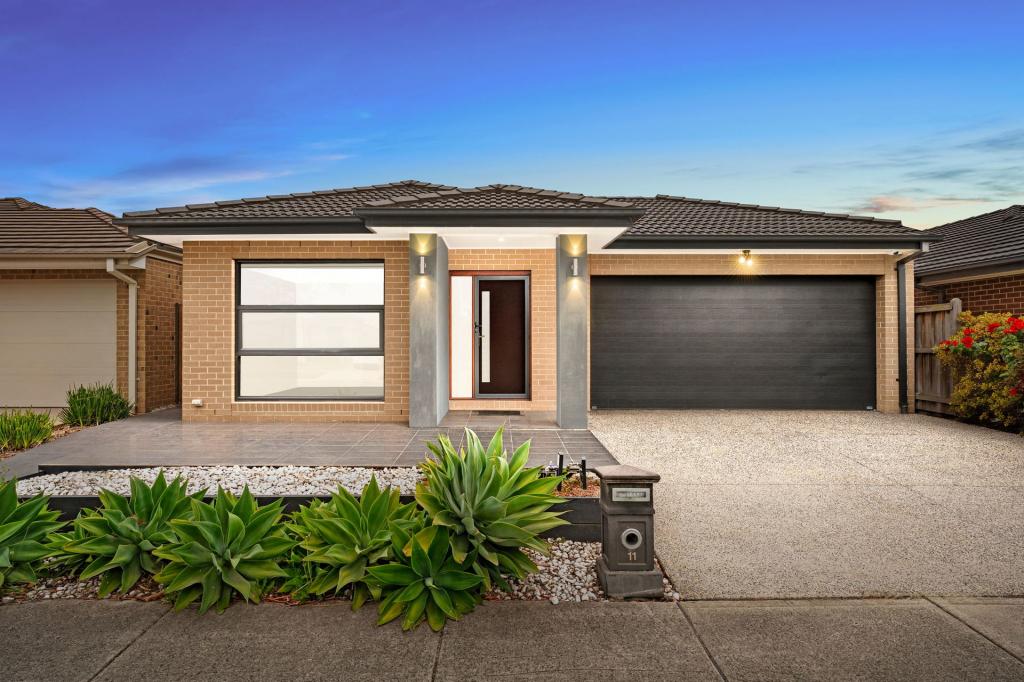 11 Anfield Rd, Clyde North, VIC 3978