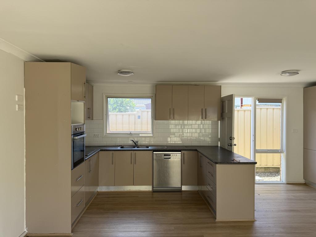 2/17 Carnation Ave, Casula, NSW 2170