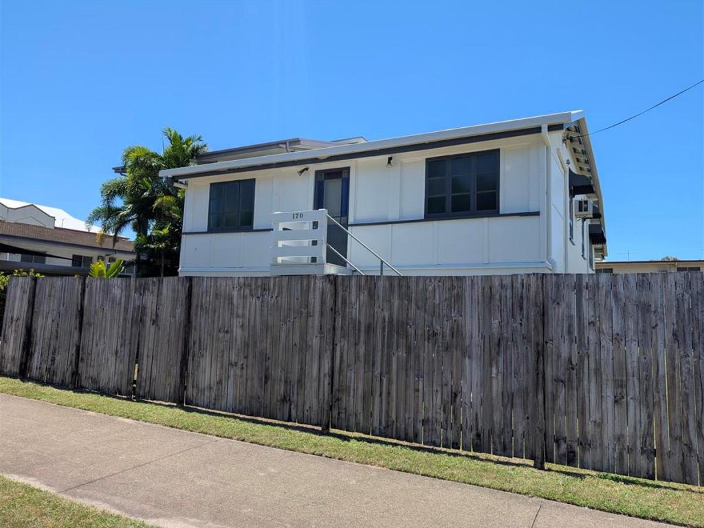 170 Mcleod St, Cairns North, QLD 4870