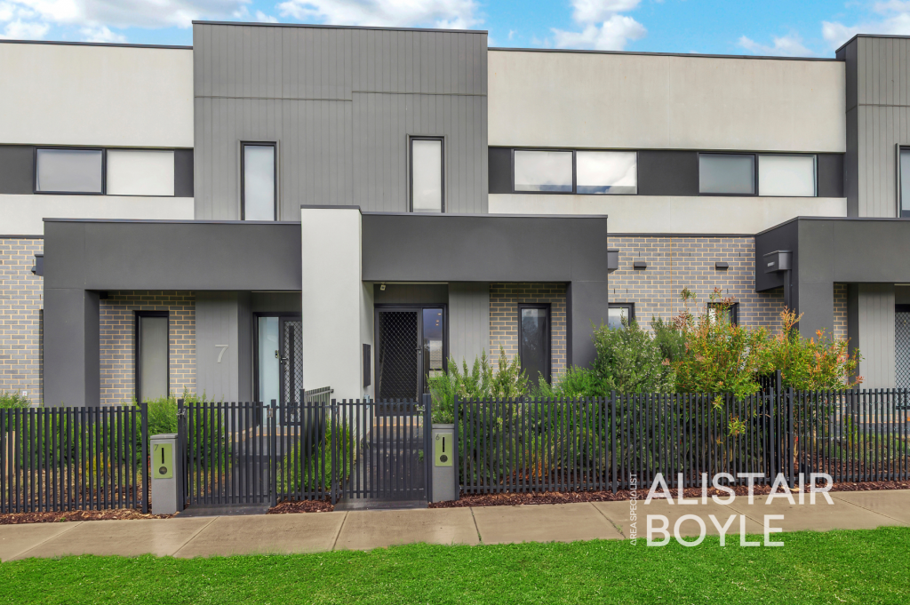 6 VENDEEN WALK, CLYDE NORTH, VIC 3978