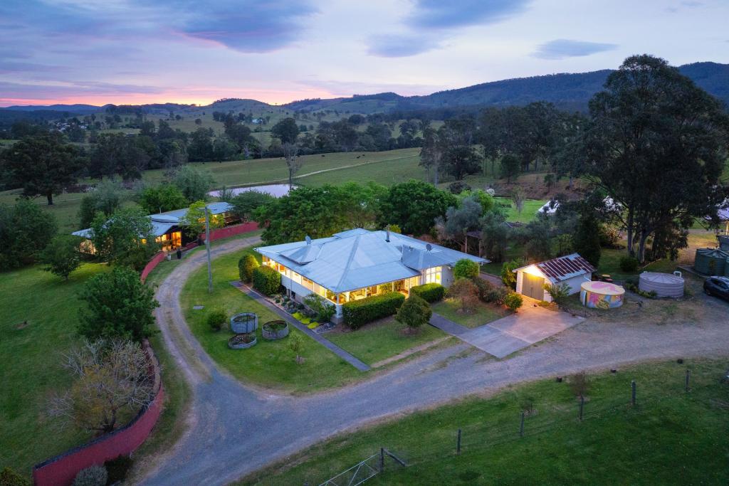 2411 THE BUCKETTS WAY, WARDS RIVER, NSW 2422
