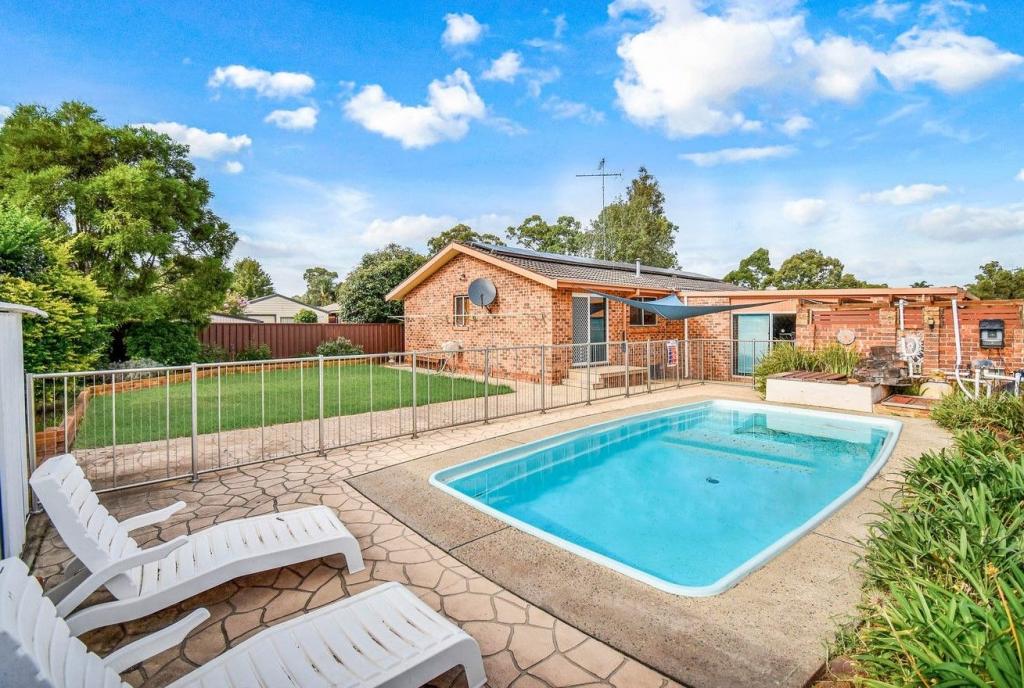 25 Ballarat Ave, St Clair, NSW 2759