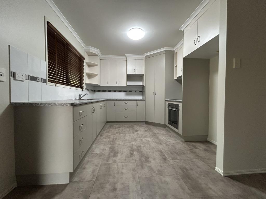 13b Suncross Pl, Emerald, QLD 4720