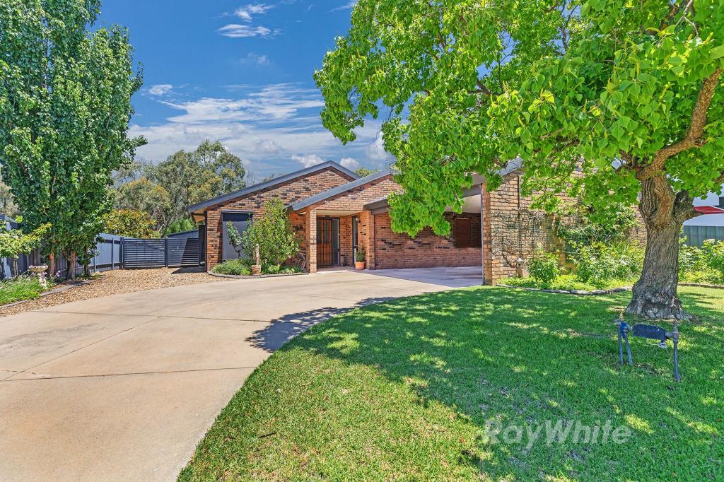 90 RUTLEY CRES, ECHUCA, VIC 3564