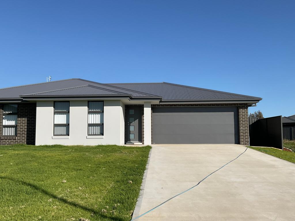 99 Evesham Cct, Tamworth, NSW 2340