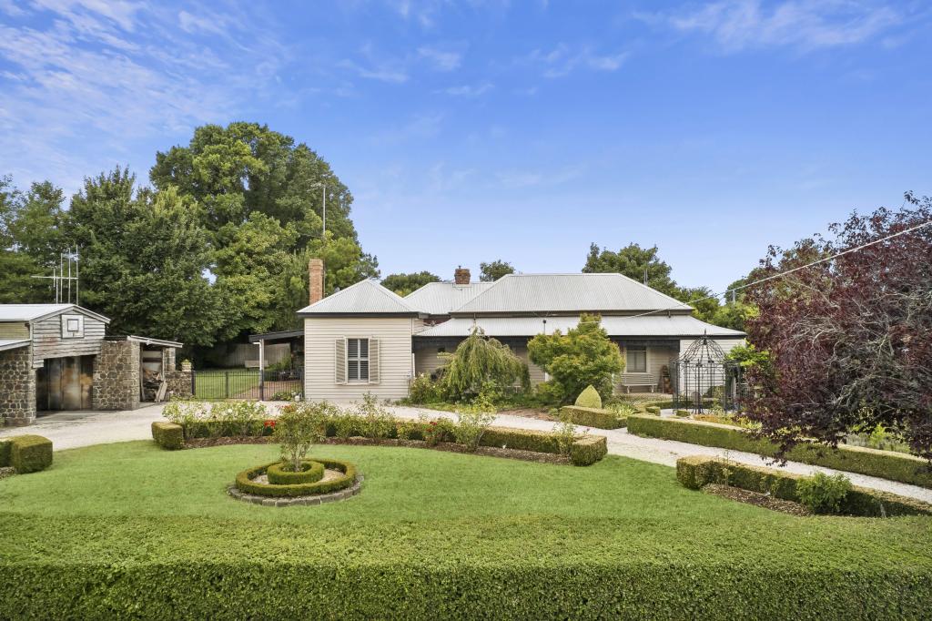 8 LANGLEY ST, KYNETON, VIC 3444