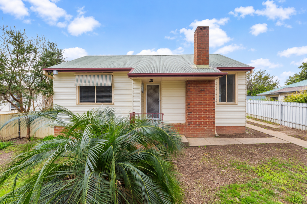 3 Phillip Ave, Mount Austin, NSW 2650