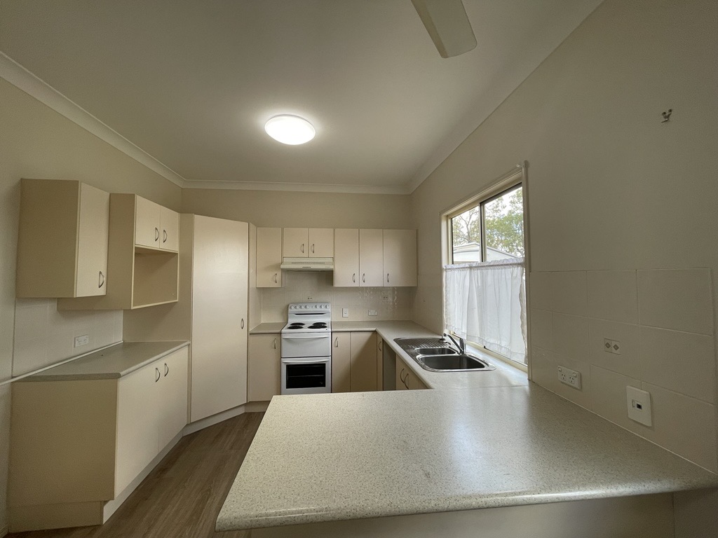21b Beresford Cres, Dysart, QLD 4745