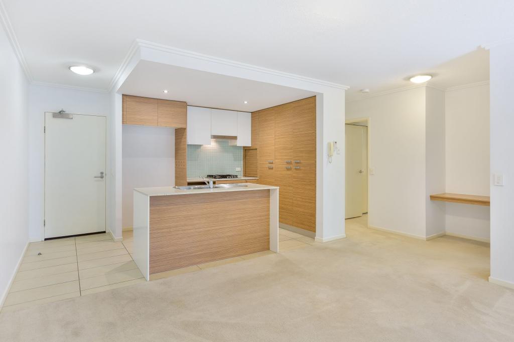 2/154 Musgrave Ave, Labrador, QLD 4215